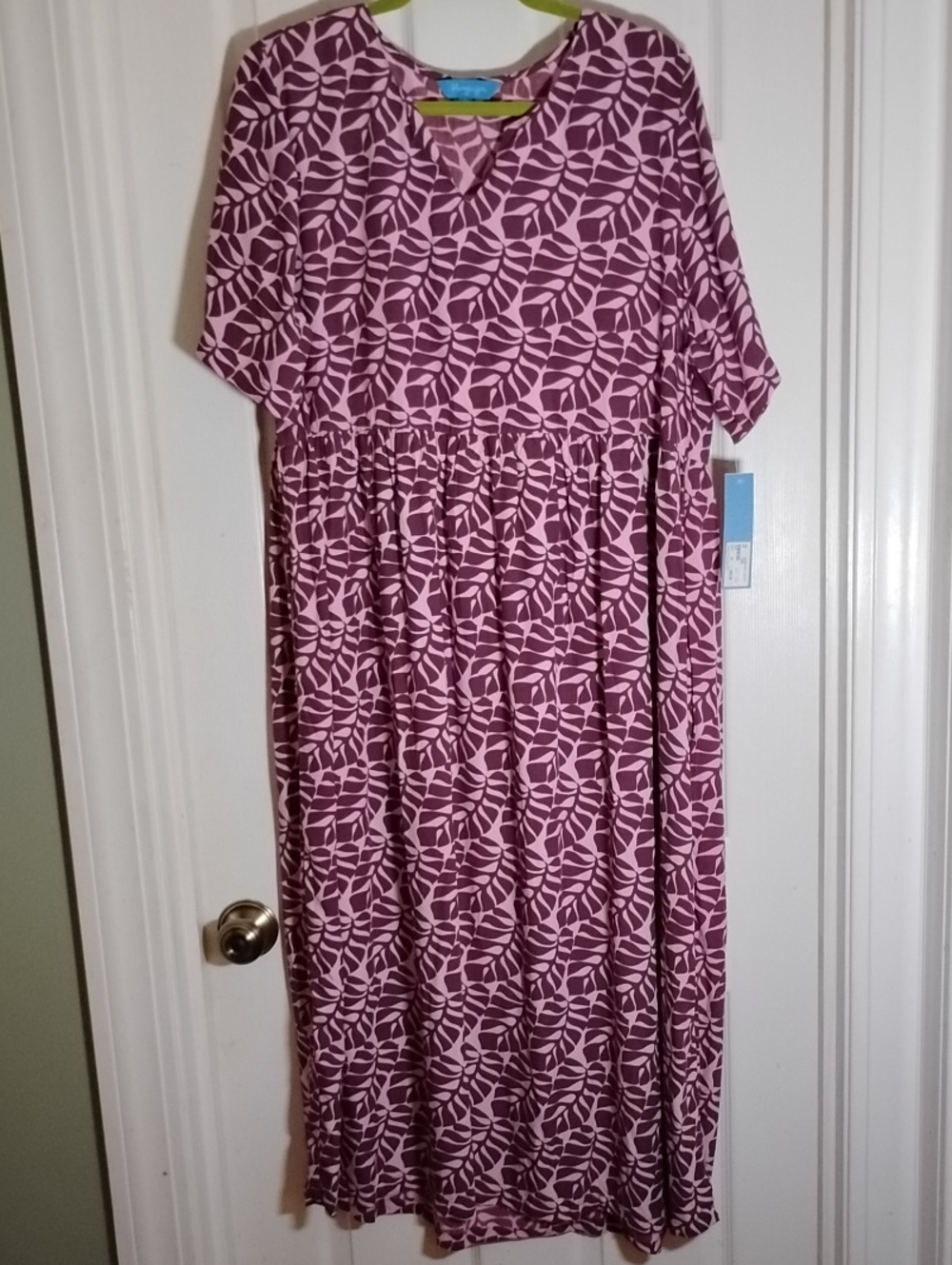 Hawaiian Leaf-Print Relaxed Maxi Dress in Mauve and Dusty Rose Blue Ginger